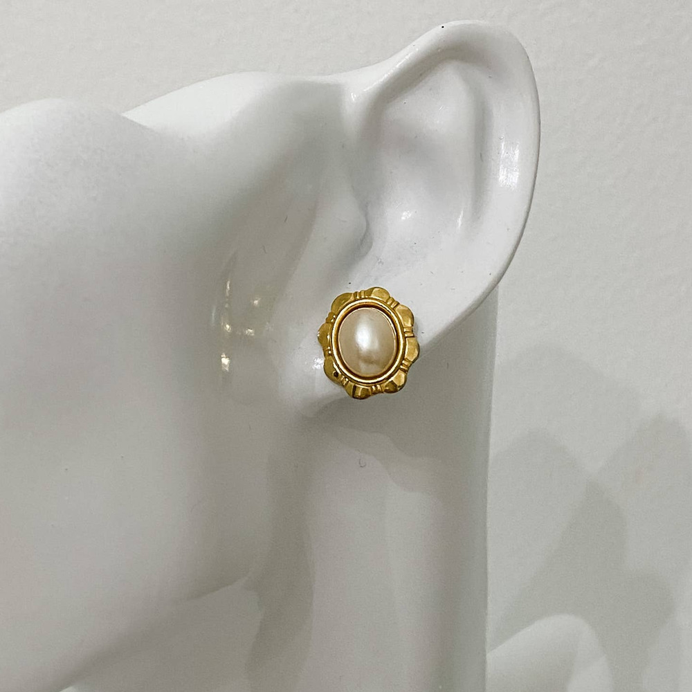 VTG Oval Pearl Wavy Halo Stud Earrings